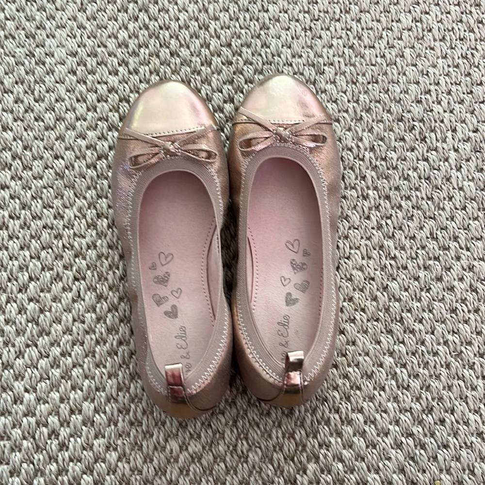 Girls Olive & Edie Ballet Glove Flat. Size 4. Rose Gold. Elastic Band hugs foot.